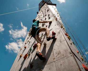 What to expect on your first trampoline park visit